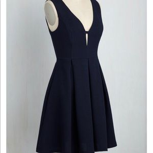 Navy blue v-neck key hole short dress